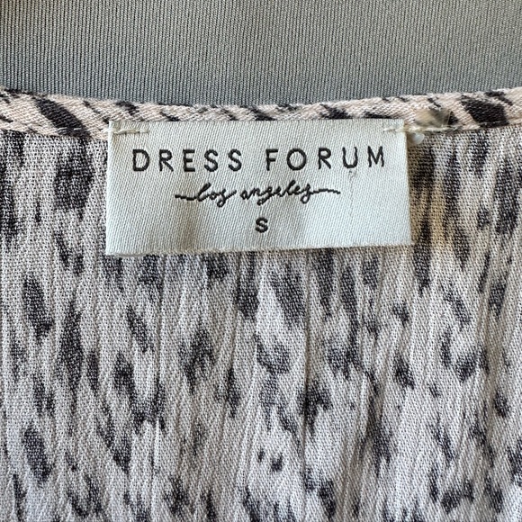 🎉5 for $45🎉 Dress Forum dress size S - Picture 5 of 8